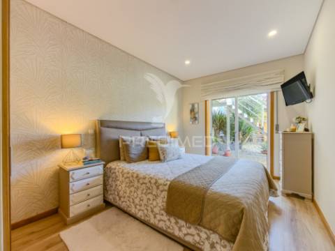 Moradia t3+1 térrea com jardim e área exterior