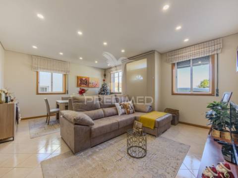 Moradia t3+1 térrea com jardim e área exterior