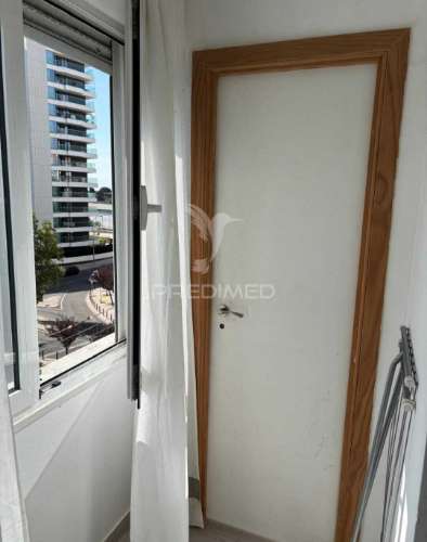 Apartamento t3 em linda-a-velha