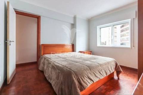 Apartamento t3 em linda-a-velha