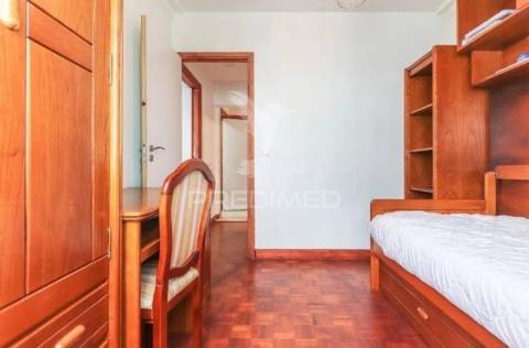 Apartamento t3 em linda-a-velha