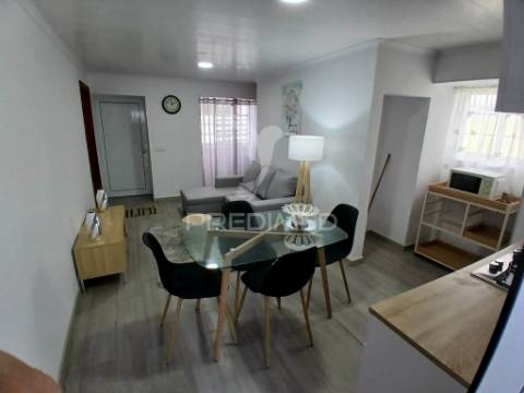 Moradia t2 totalmente renovada – vila nova, praia da vitória