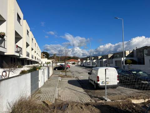 Loteamento com lotes de terreno para moradias individuais e geminadas, moreira de cónegos, guimarães