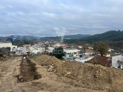 Loteamento com lotes de terreno para moradias individuais e geminadas, moreira de cónegos, guimarães