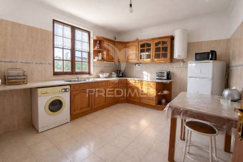 Moradia t5, com garagem e espaço exterior