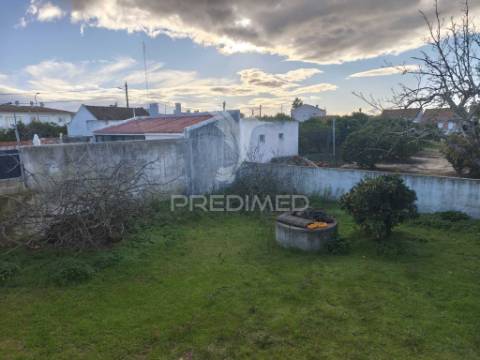Moradia t5, com garagem e espaço exterior