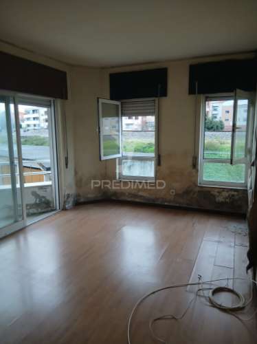 ? apartamento t2 para remodelação – centro de ermesinde