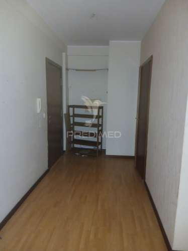 ? apartamento t2 para remodelação – centro de ermesinde