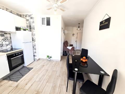 Apartamento renovado, piscina, 200 metros da praia da rocha