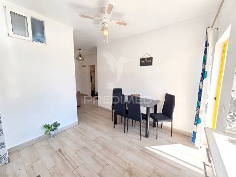 Apartamento renovado, piscina, 200 metros da praia da rocha