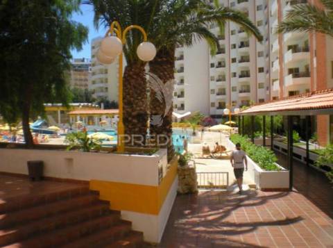 Apartamento renovado, piscina, 200 metros da praia da rocha