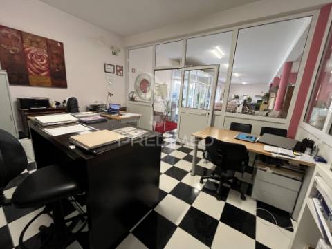 Espaço comercial e armazém em ferreira do alentejo