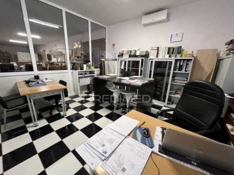 Espaço comercial e armazém em ferreira do alentejo
