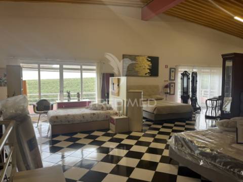 Espaço comercial e armazém em ferreira do alentejo
