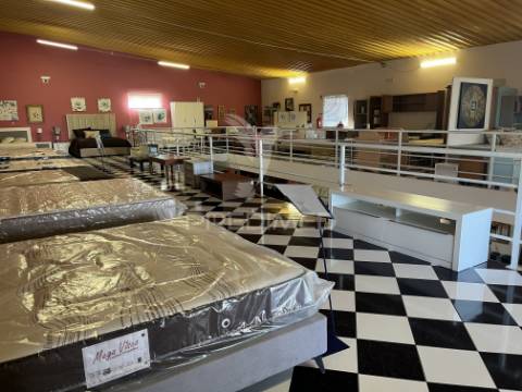Espaço comercial e armazém em ferreira do alentejo