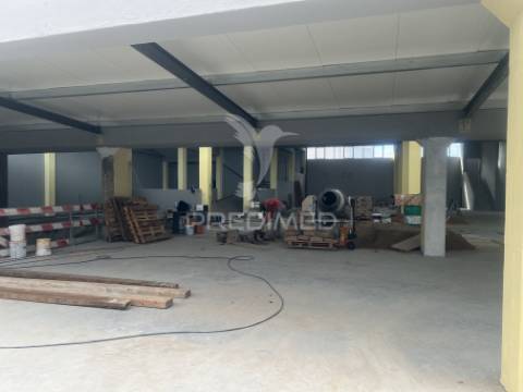 Armazém para venda em prior velho lisboa