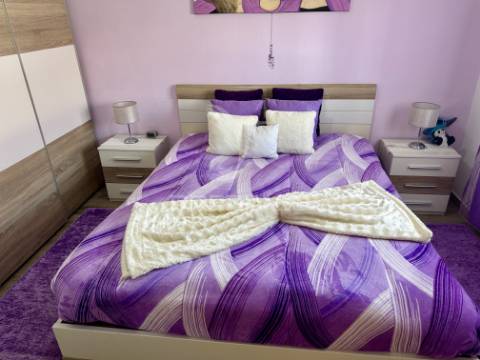 Moradia t2 c/ duas frentes e excelente localização