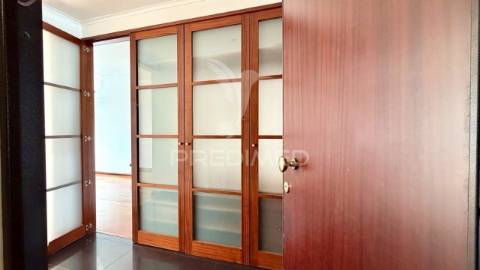 Apartamento t3 transformado em t2+1