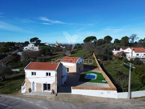 Moradia t3 nova de estilo rústico-contemporâneo com anexo, piscina e espaço exterior