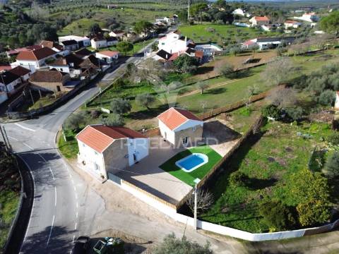 Moradia t3 nova de estilo rústico-contemporâneo com anexo, piscina e espaço exterior