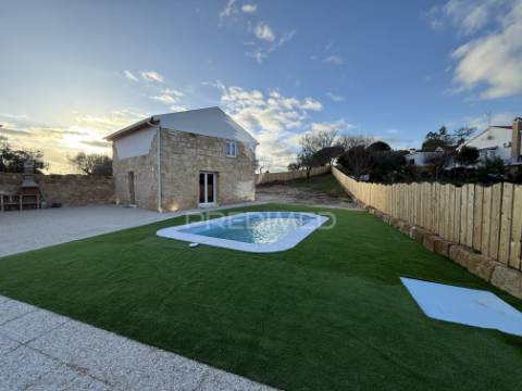 Moradia t3 nova de estilo rústico-contemporâneo com anexo, piscina e espaço exterior