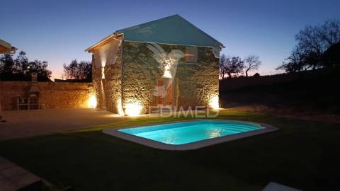 Moradia t3 nova de estilo rústico-contemporâneo com anexo, piscina e espaço exterior