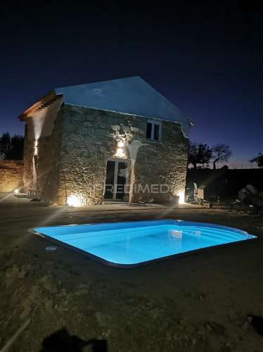 Moradia t3 nova de estilo rústico-contemporâneo com anexo, piscina e espaço exterior