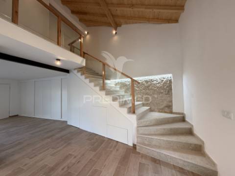 Moradia t3 nova de estilo rústico-contemporâneo com anexo, piscina e espaço exterior