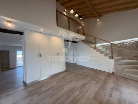 Moradia t3 nova de estilo rústico-contemporâneo com anexo, piscina e espaço exterior
