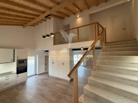 Moradia t3 nova de estilo rústico-contemporâneo com anexo, piscina e espaço exterior