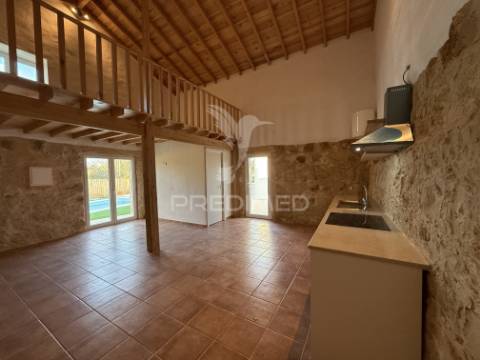 Moradia t3 nova de estilo rústico-contemporâneo com anexo, piscina e espaço exterior