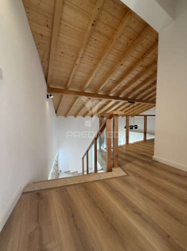 Moradia t3 nova de estilo rústico-contemporâneo com anexo, piscina e espaço exterior