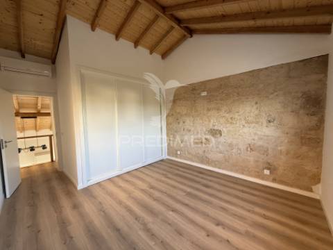 Moradia t3 nova de estilo rústico-contemporâneo com anexo, piscina e espaço exterior