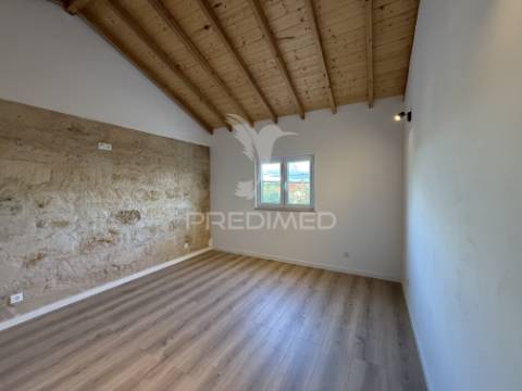 Moradia t3 nova de estilo rústico-contemporâneo com anexo, piscina e espaço exterior