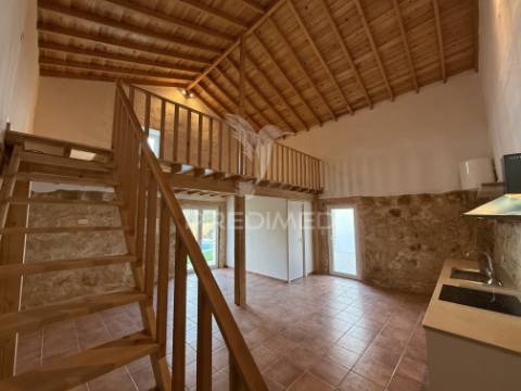 Moradia t3 nova de estilo rústico-contemporâneo com anexo, piscina e espaço exterior