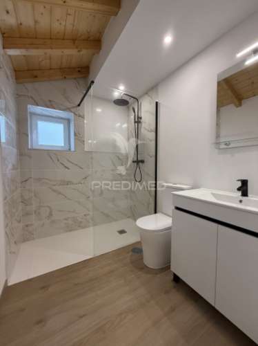 Moradia t3 nova de estilo rústico-contemporâneo com anexo, piscina e espaço exterior
