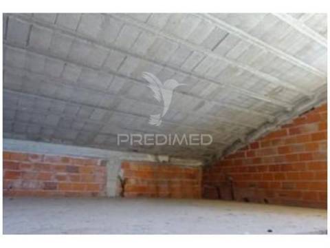 Moradia t4 em construção – oportunidade de conclusão na carapinheira, montemor-o-velho