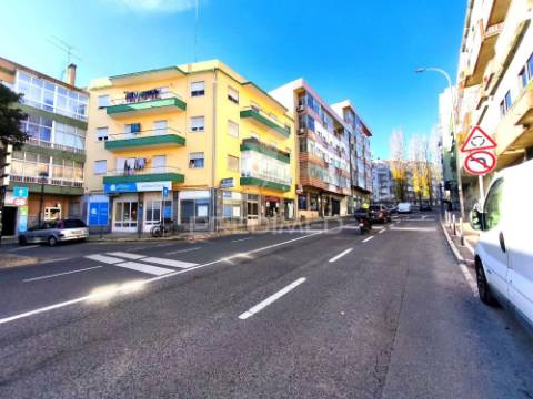 Apartamento t3 | equipado | remodelado | amadora