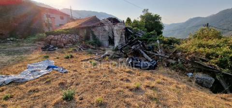 ? casa de aldeia para reconstruir – rio caldo, terras de bouro