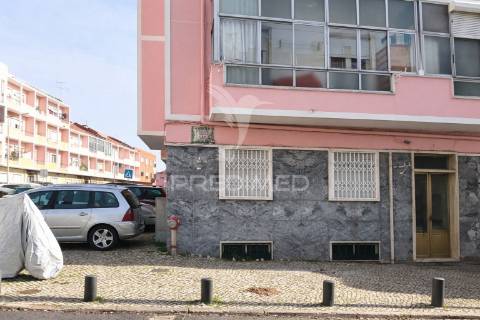 Apartamento t1 na buraca (amadora)