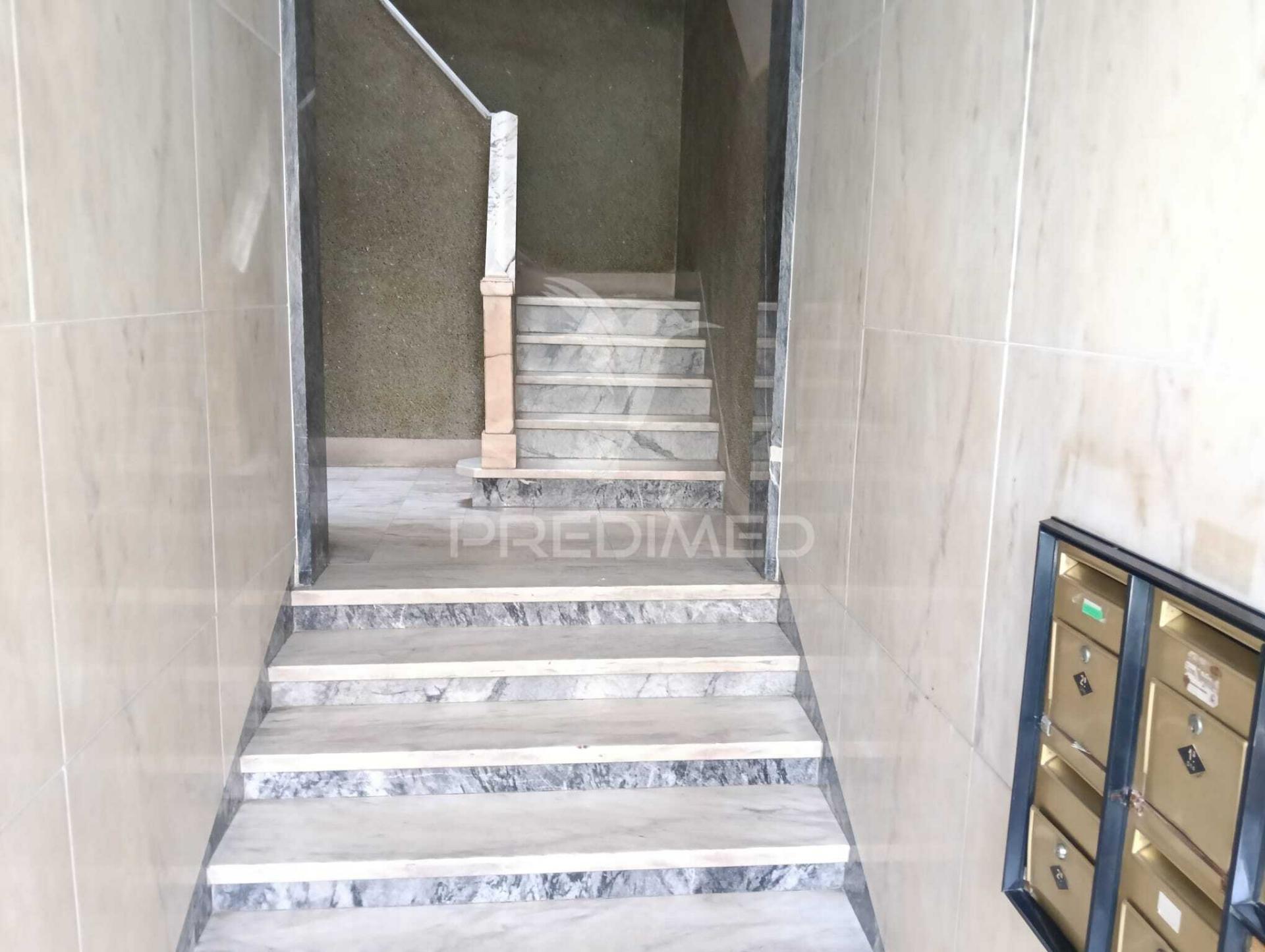 Apartamento t1 na buraca (amadora)