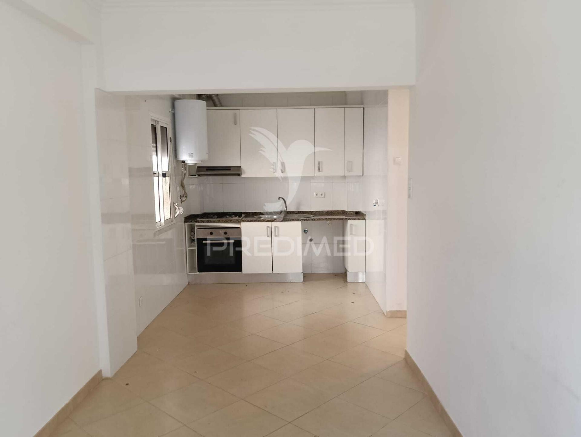 Apartamento t1 na buraca (amadora)