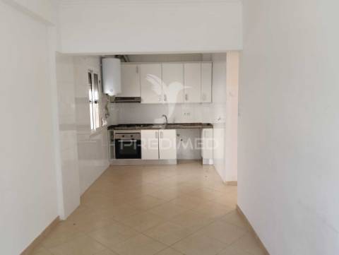 Apartamento t1 na buraca (amadora)