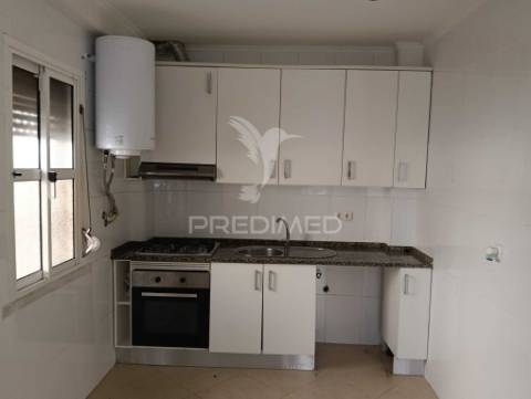 Apartamento t1 na buraca (amadora)