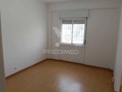 Apartamento t1 na buraca (amadora)