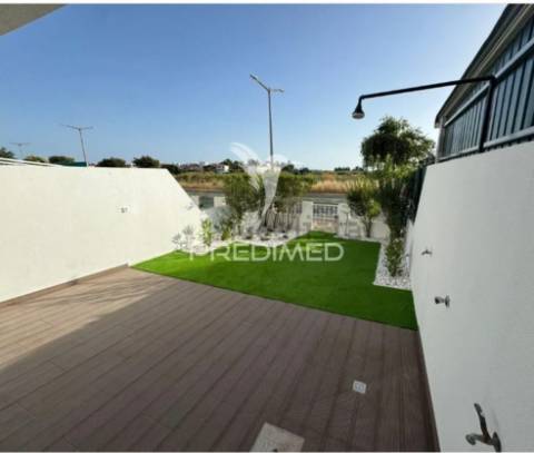 Moradia geminada t3 ?  castro marim altura