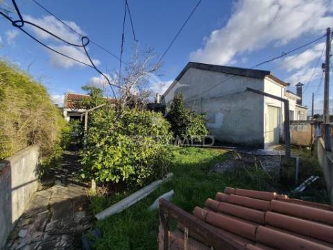 Sem licença -vende se moradia t3 olhos de água /quinta do anjo