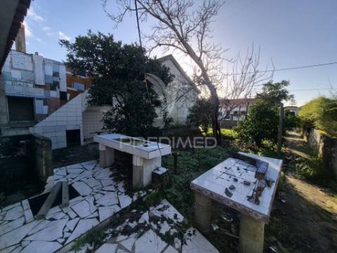 Sem licença -vende se moradia t3 olhos de água /quinta do anjo