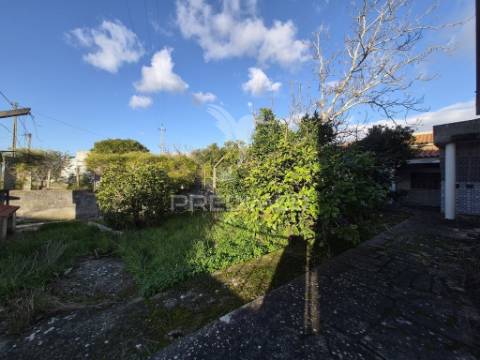 Sem licença -vende se moradia t3 olhos de água /quinta do anjo