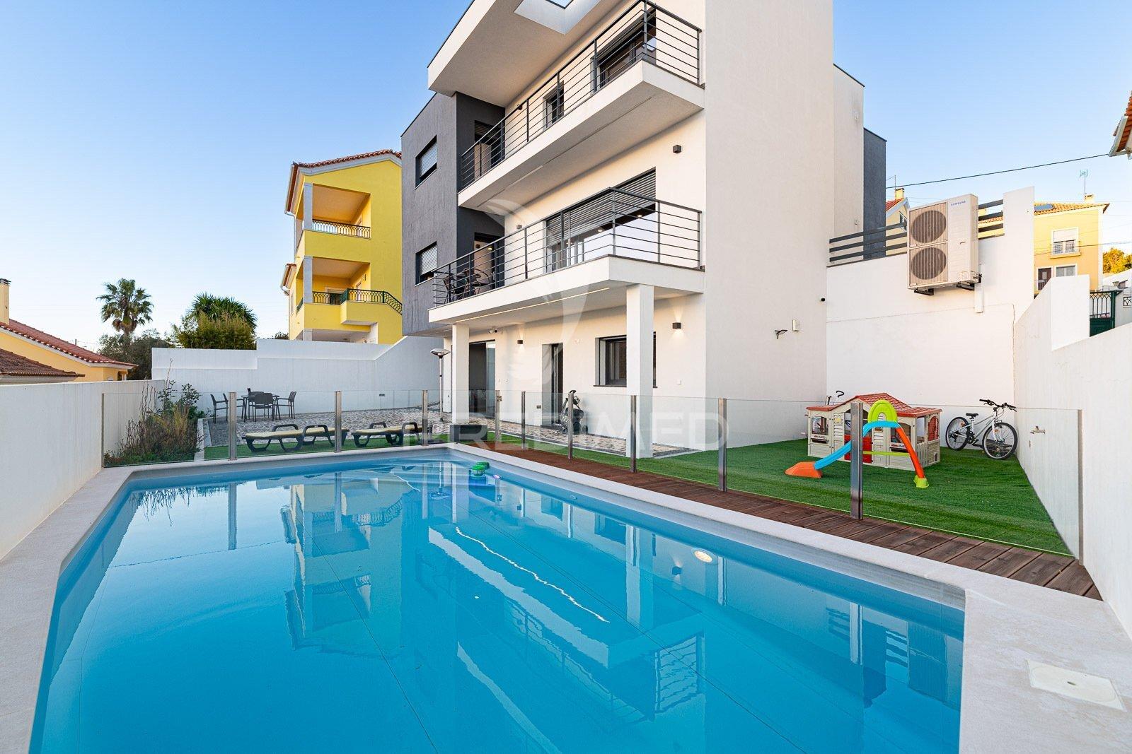 Moradia t5 moderna com piscina – são joão dos montes